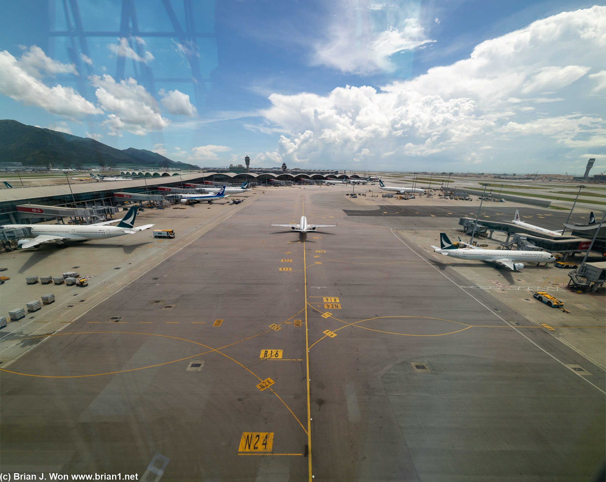 Cathay Pacific A321neo perfectly down the center line as viewed from the Sky Bridge.