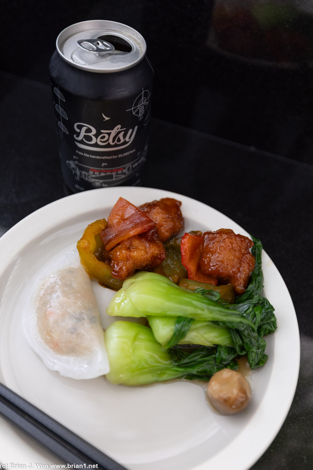 Veggie dumplings and Betsy, Cathay's in-flight beer.