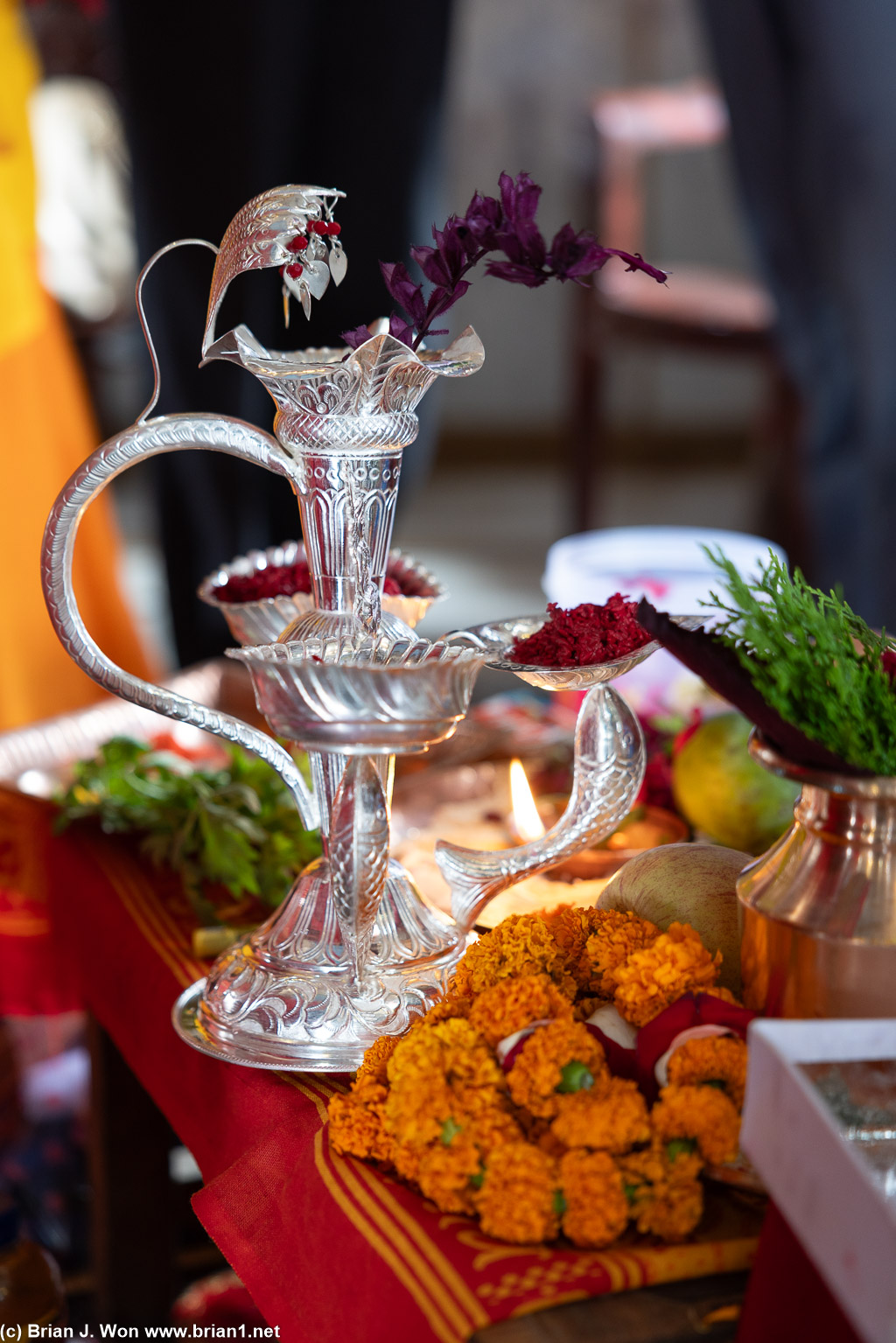 Silver holder, leaves, garland.
