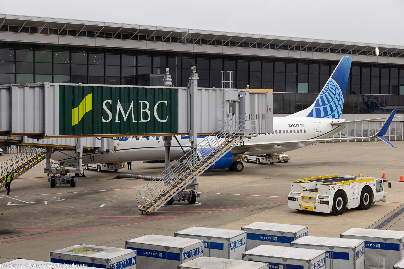 N39297, 19 year old 737-800 for the inaugural NRT-KHH flight.