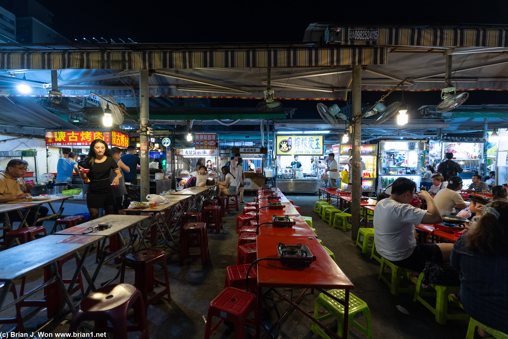 Back to Ruifeng Night Market.