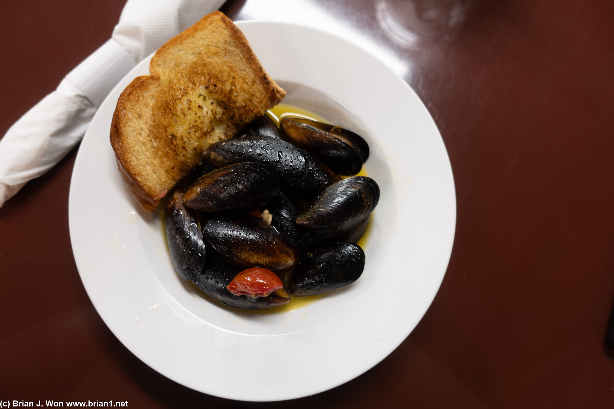 They were not busy, still took more than 15 minutes for mussels to come out?