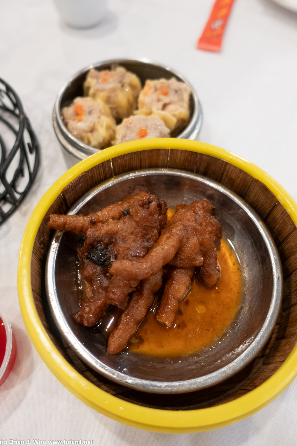 Feng zhao (chicken feet) were quite decent. Shu mai were okay.