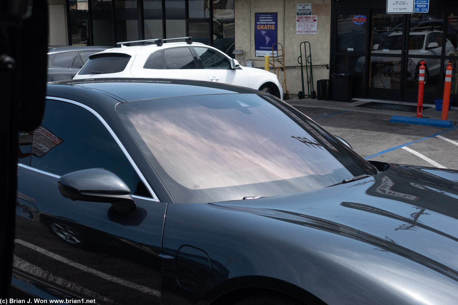 Crazy windshield tint on this Porsche Taycan.