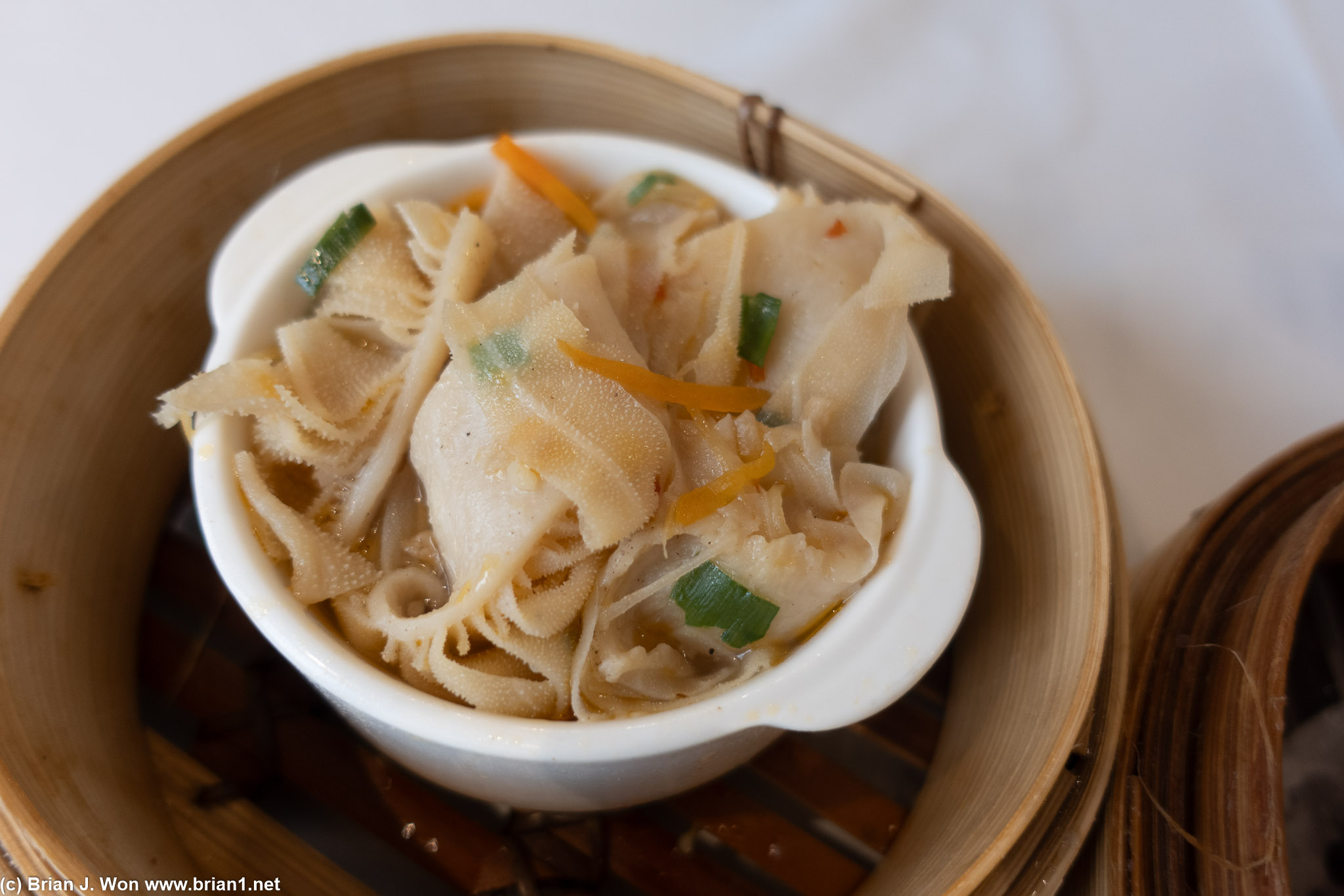 Ngau paak yip (tripe) was too chewy.