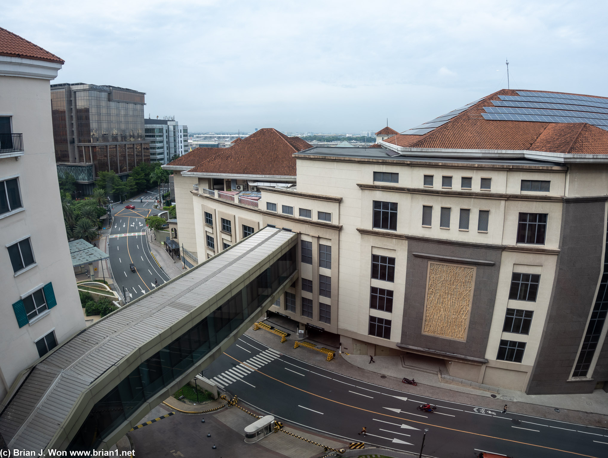 View of the smaller sky bridge between the Marriott (hotel) and Marriott (grand ballroom).