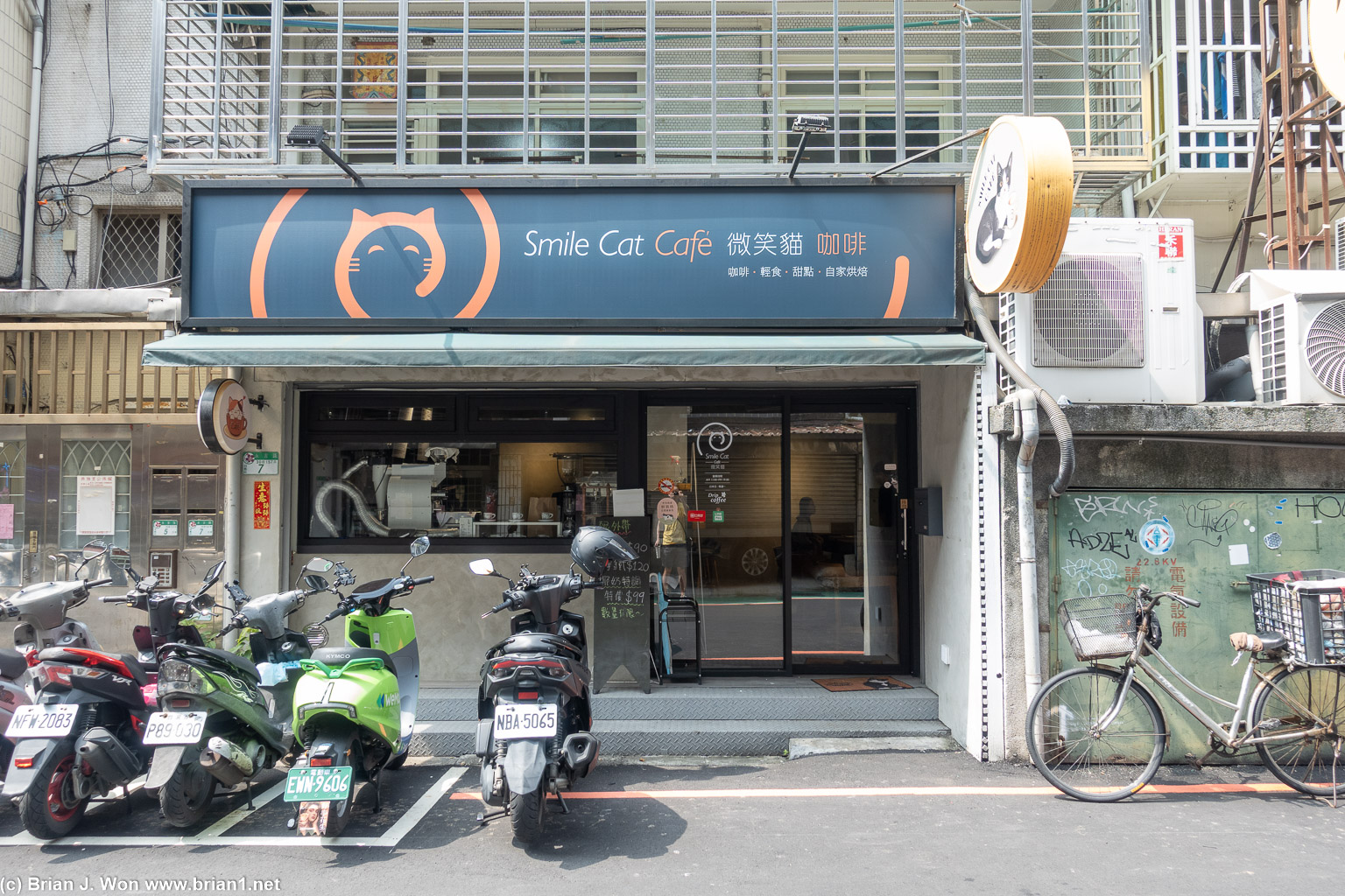 Smile Cat Cafe.
