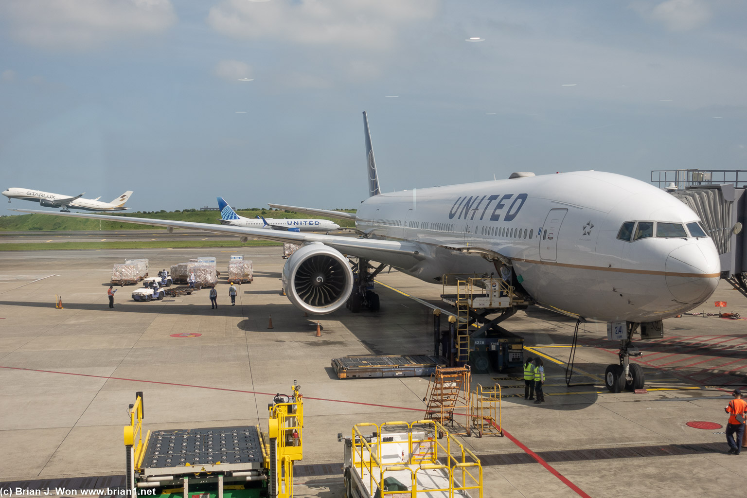 Starlux A350-900 and United 737-800 in the background.