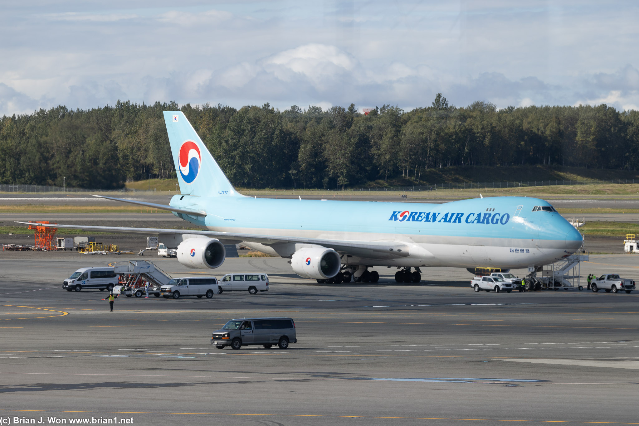 Korean Air 747-8F.