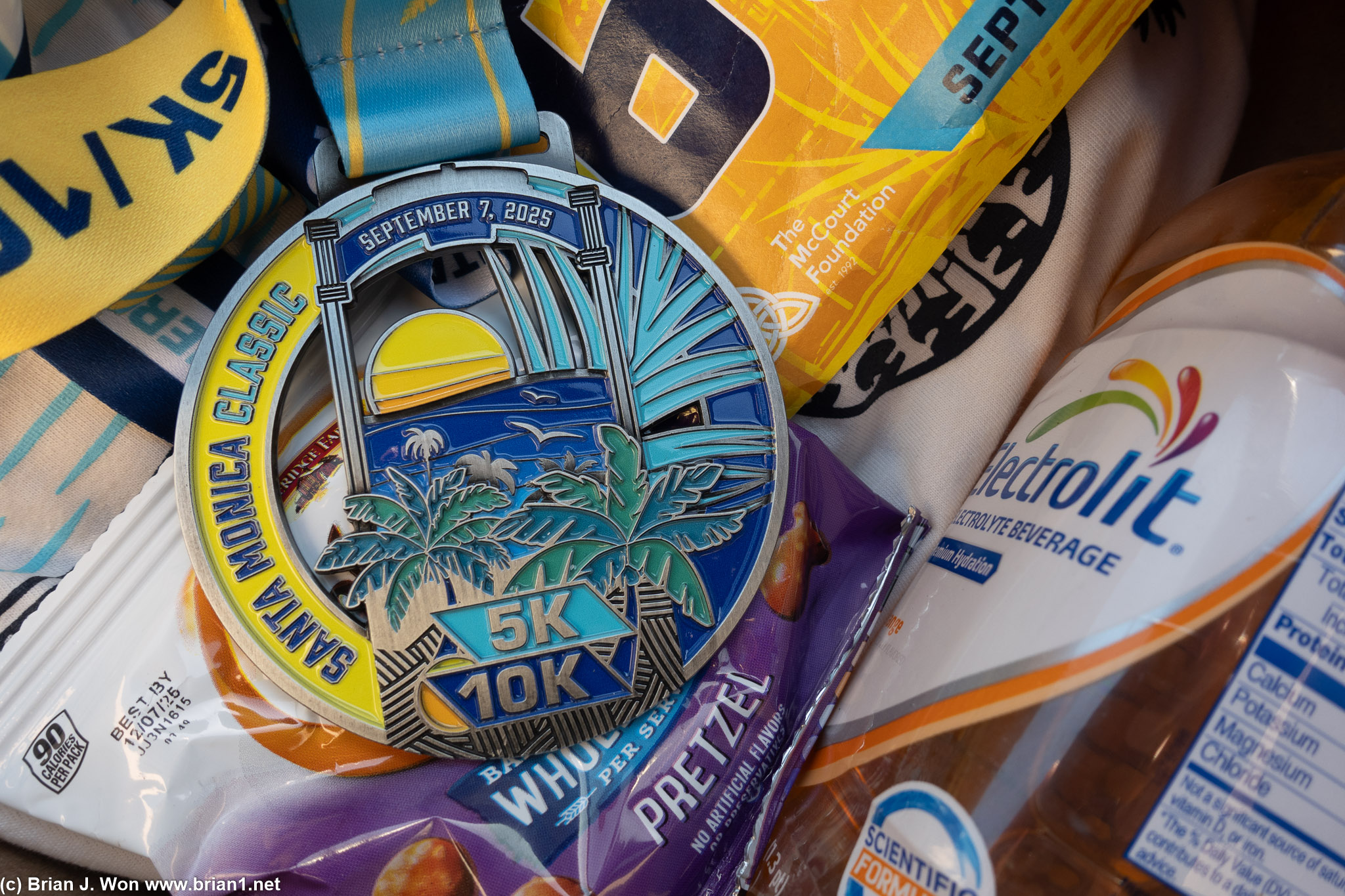Santa Monica Classic 10K complete, 56:01 (9:01/mile) chip, 56:13 (8:55/mile) GPS.