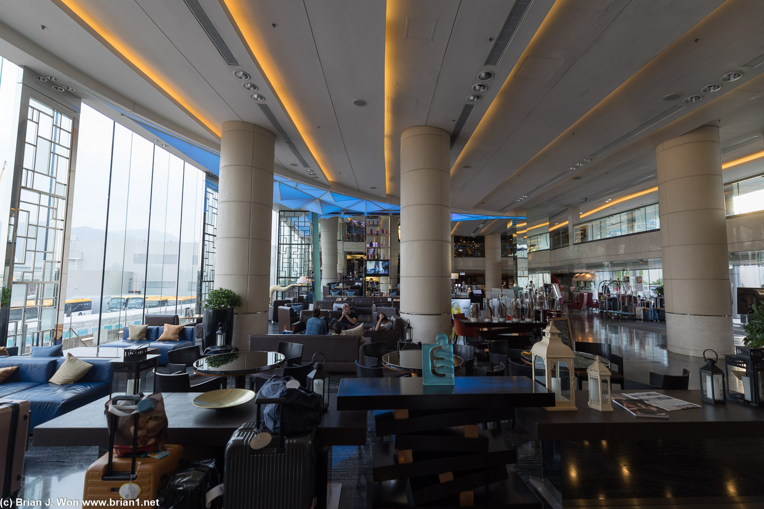Hong Kong SkyCity Marriott Hotel has a crowded lobby.