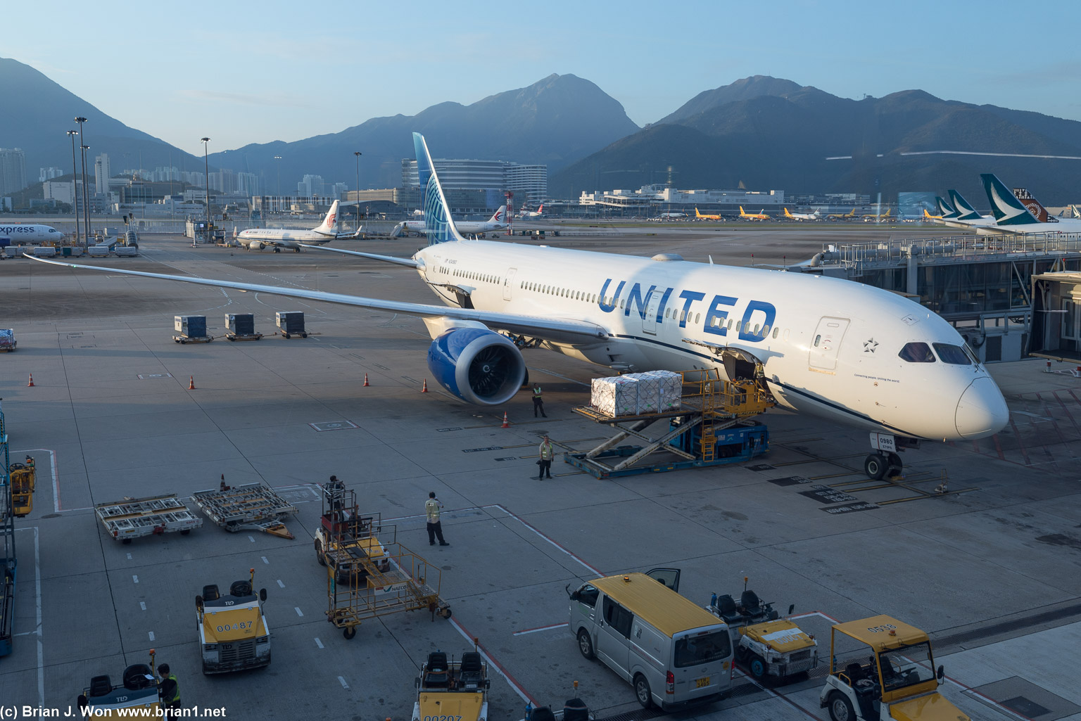United Airlines' N24990 ready for the inaugural HKG-BKK.