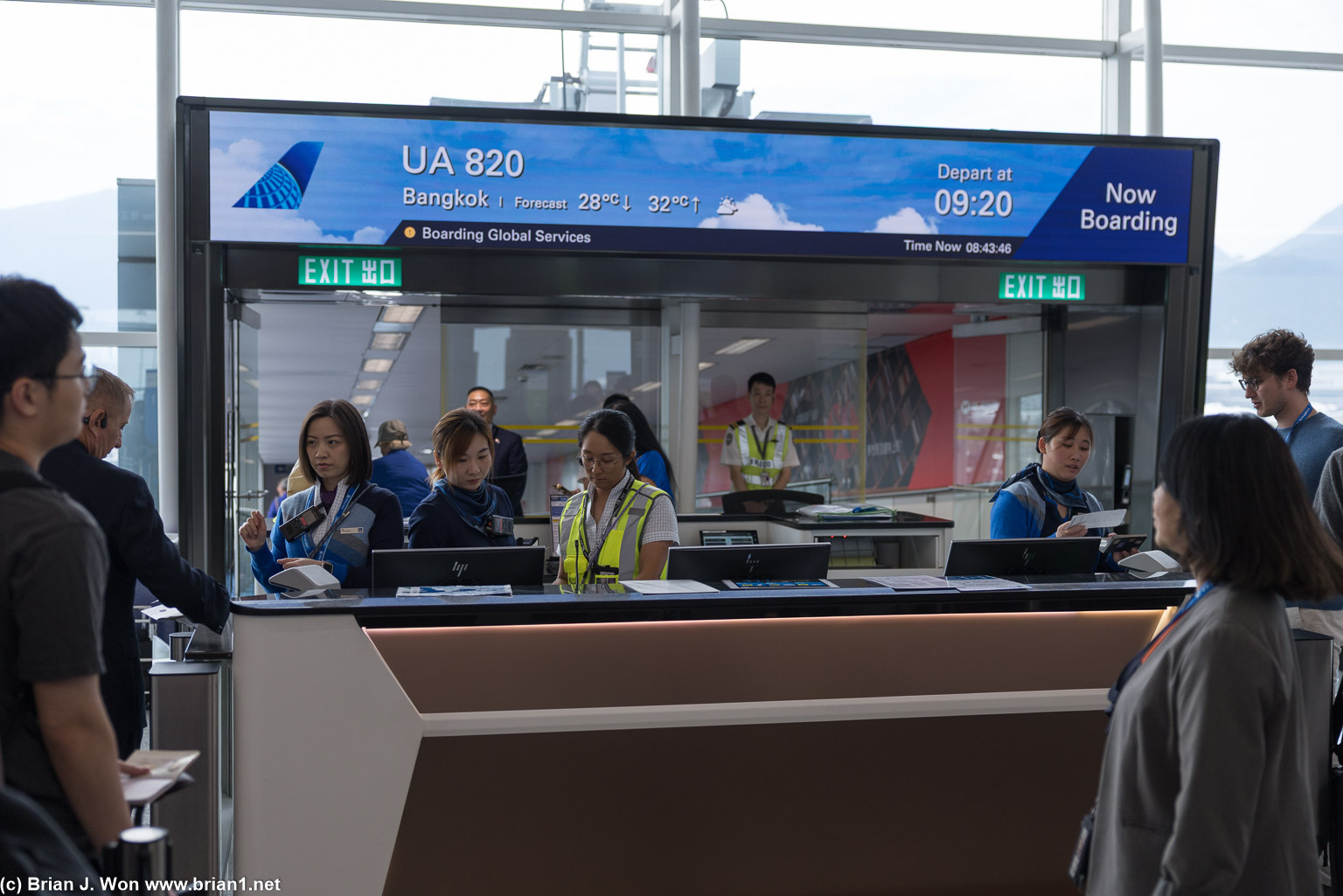 Inaugural flight of United 820, HKG-BKK, now boarding.