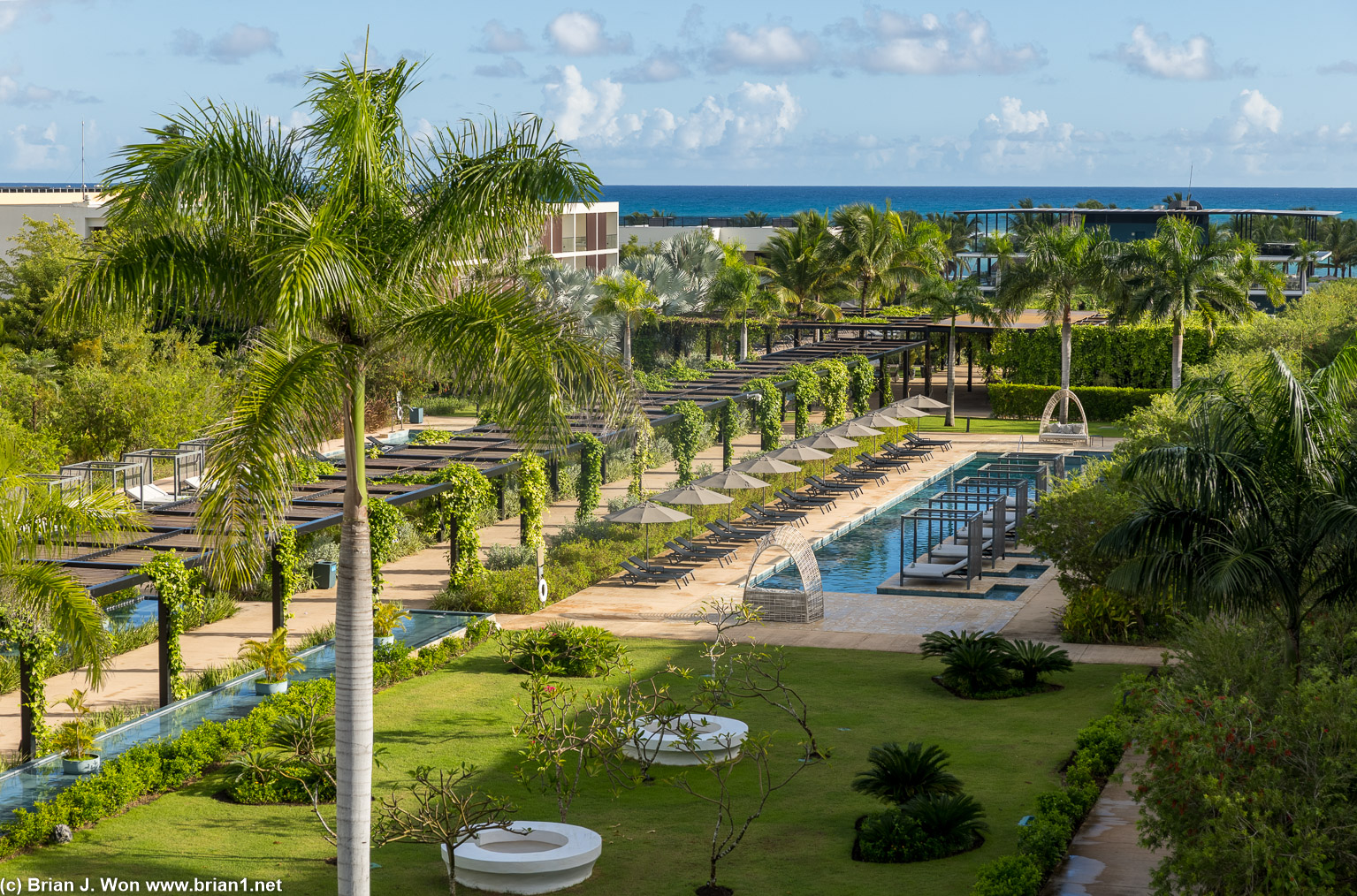 Say what you will, this resort does photograph well.