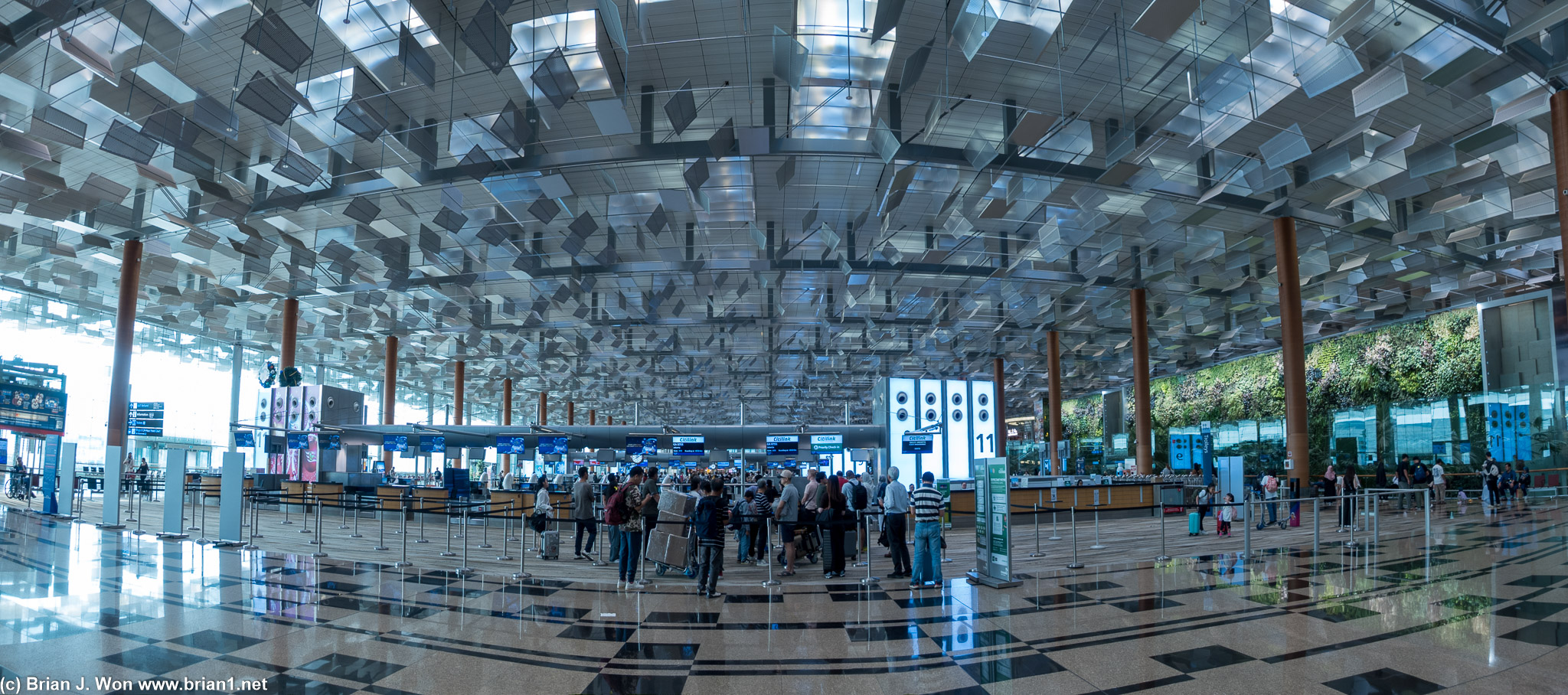 Terminal 3, like Terminal 2 at Changi, feels massive.