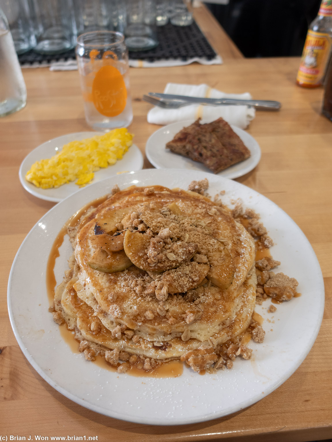 Apple crumble pancakes.