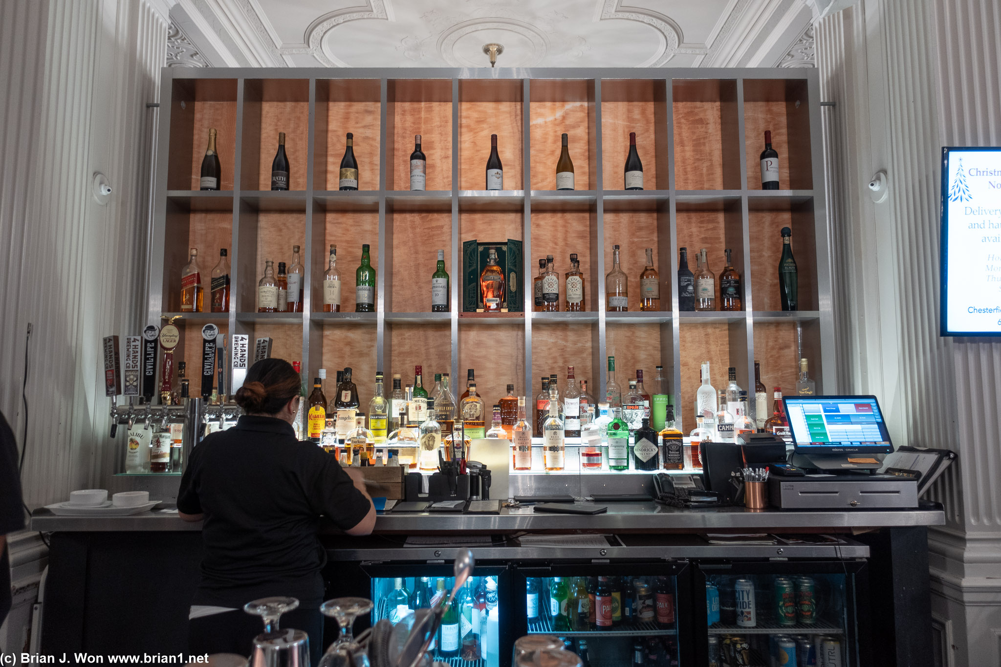 Robbie's, the Magnolia Hotel's restaurant and bar.